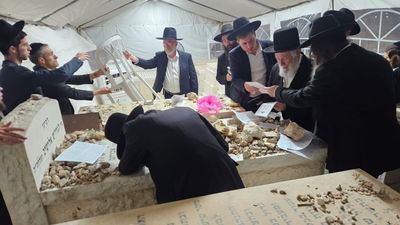 הילולת הגרי"ש אלישיב זצוק"ל אצל חתנו הגר"י זילברשטיין 