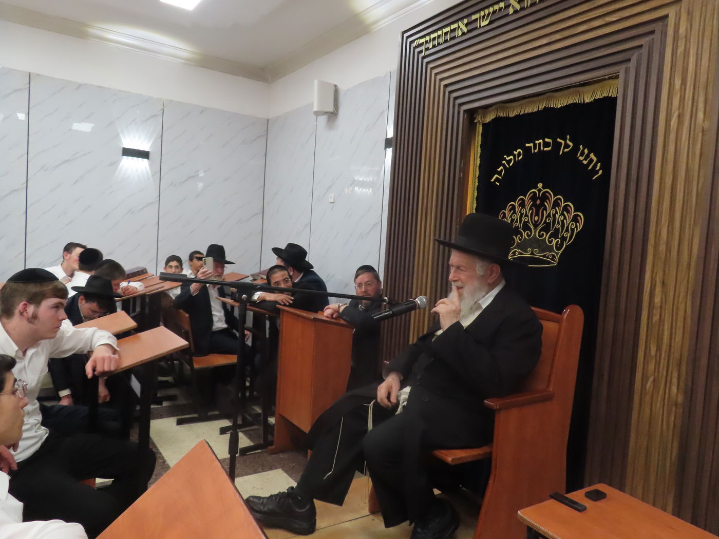 הילולת הגרי"ש אלישיב זצוק"ל אצל חתנו הגר"י זילברשטיין 