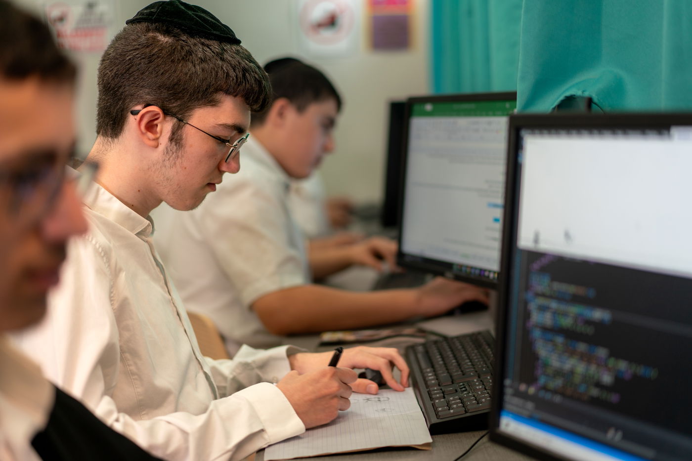 ישיבת בית השם- כאן הם לא רק שותפים לחדר, הם שותפים למסע