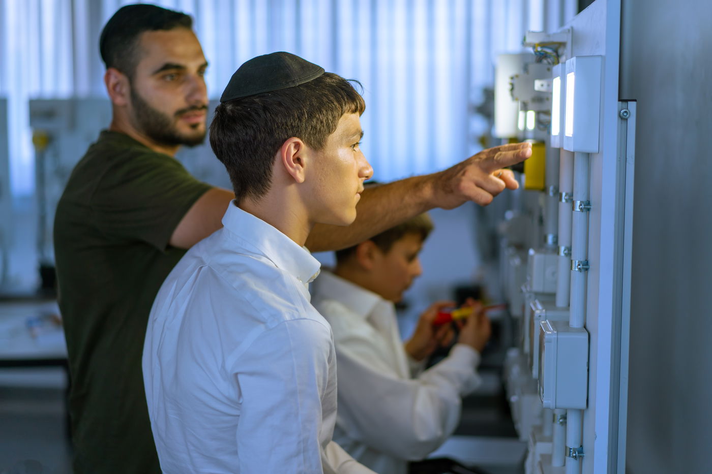 ישיבת בית השם- כאן הם לא רק שותפים לחדר, הם שותפים למסע