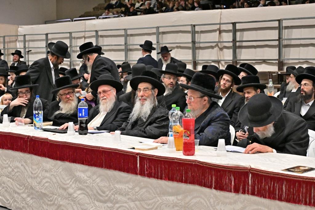 האדמו"ר מאלכסנדר במעמד