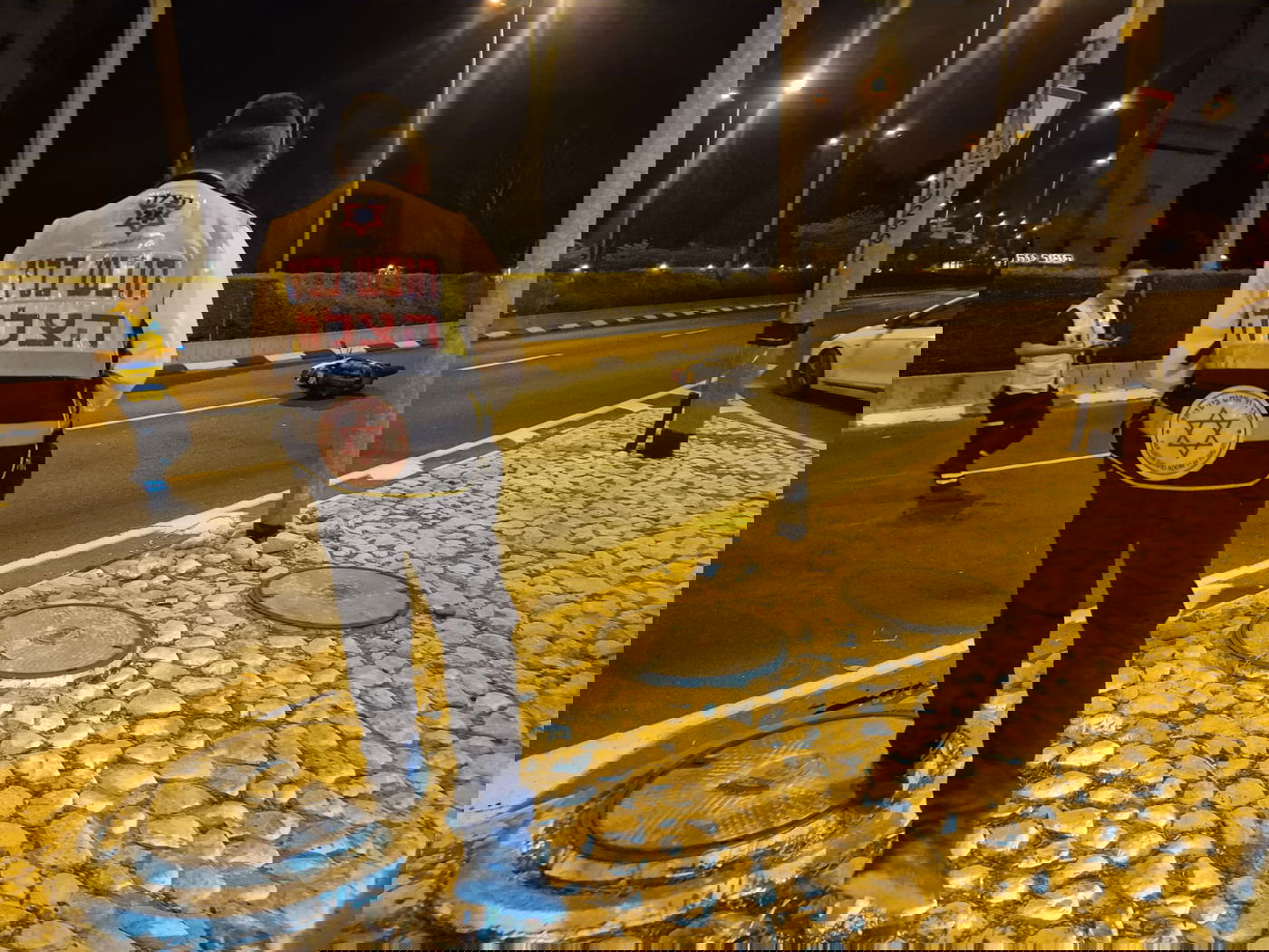 "שכב בצד": צעיר בן 25 התנגש ברכב, איבד הכרה ופונה במצב קשה