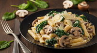 פסטה בקרם פטריות ותרד - הכל בסיר אחד!