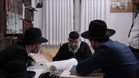 במעונו של ראש הישיבה הגר"מ צדקה