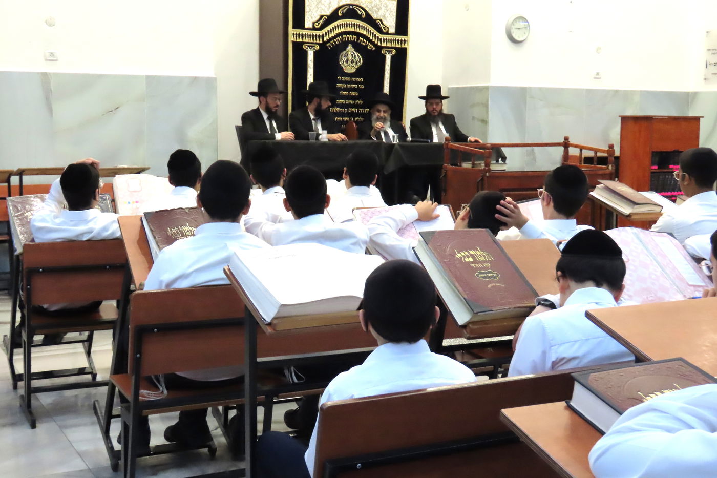 הגר"מ צדקה בישיבת "תורת יהודה" 