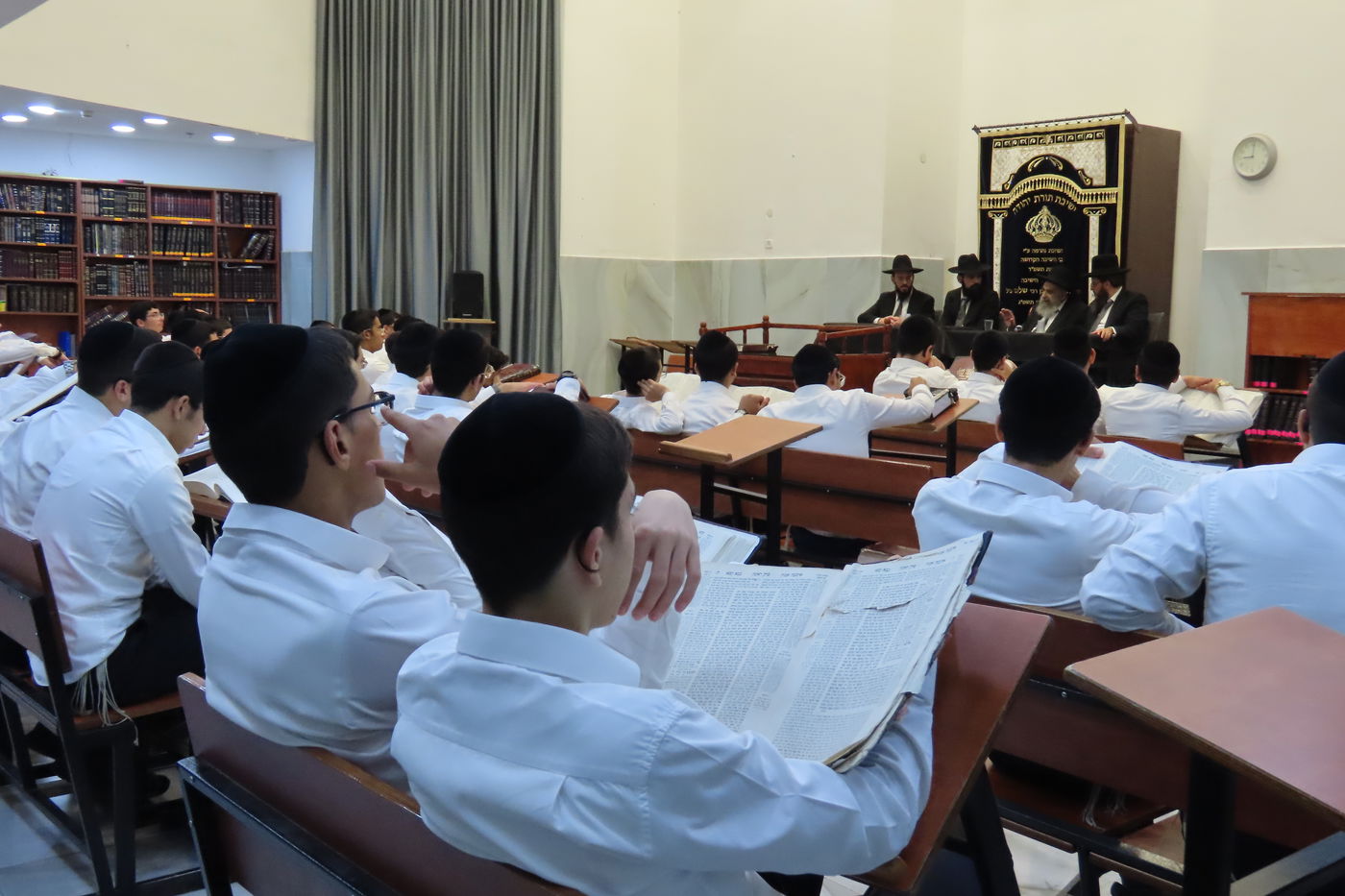 הגר"מ צדקה בישיבת "תורת יהודה" 