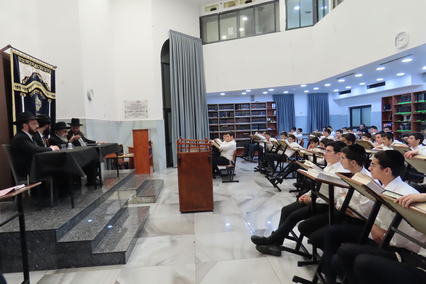 הגר"מ צדקה בישיבת "תורת יהודה" 