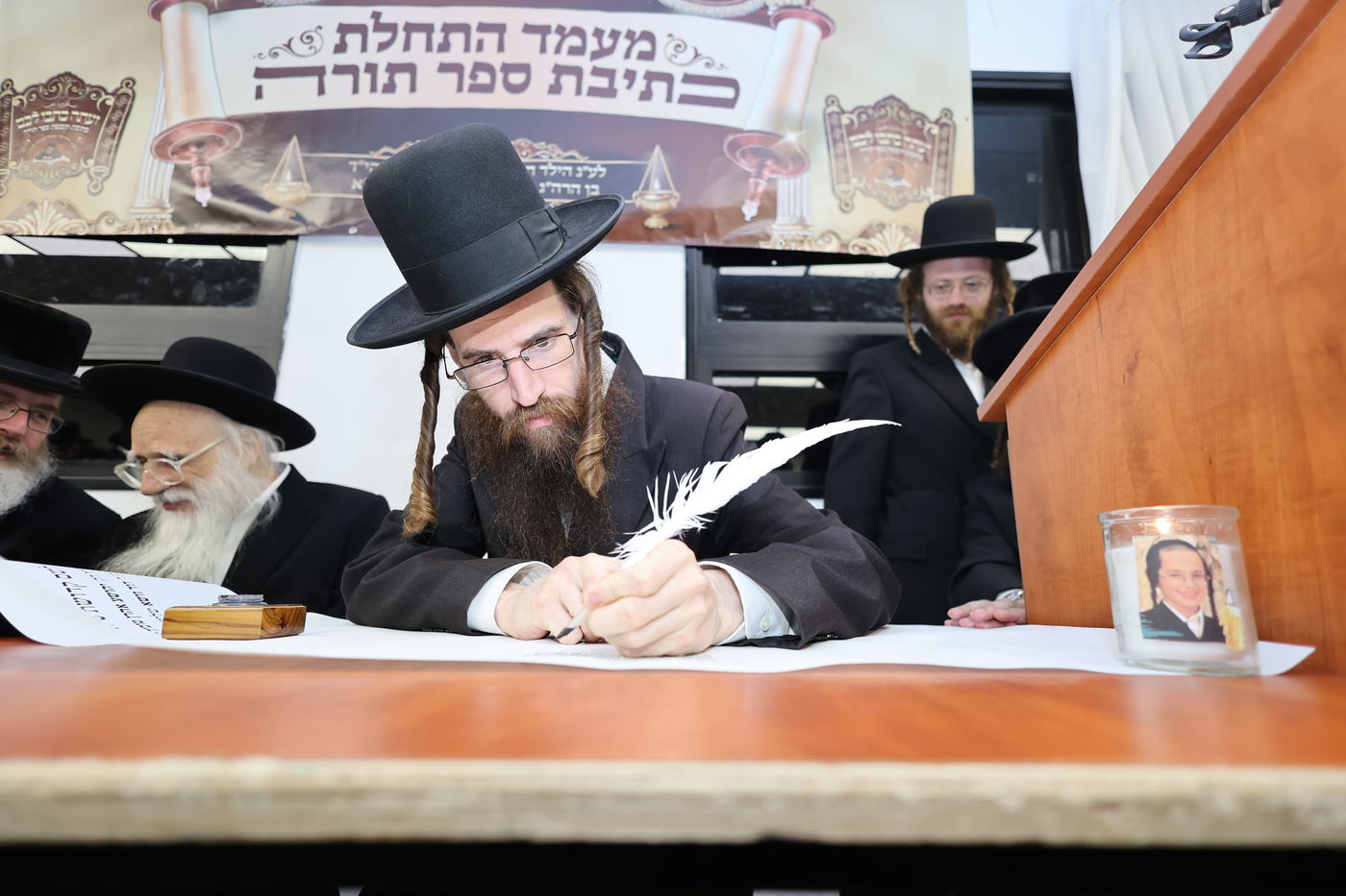 התחלת כתיבת ס"ת לע"נ הקדוש טוביה שמחה הי"ד