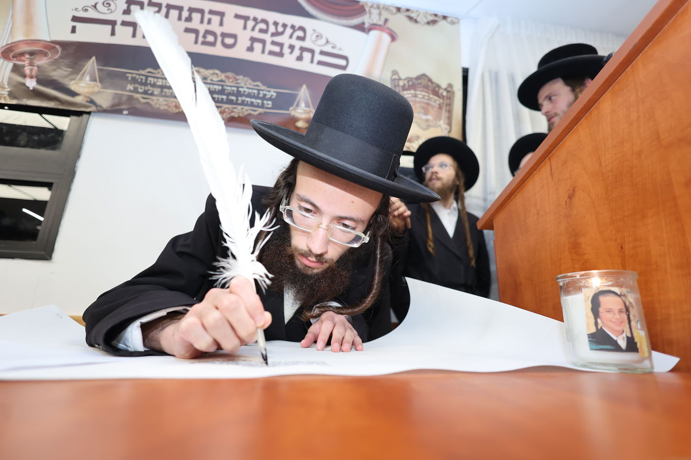 התחלת כתיבת ס"ת לע"נ הקדוש טוביה שמחה הי"ד