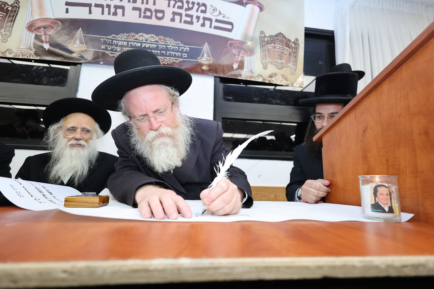 התחלת כתיבת ס"ת לע"נ הקדוש טוביה שמחה הי"ד