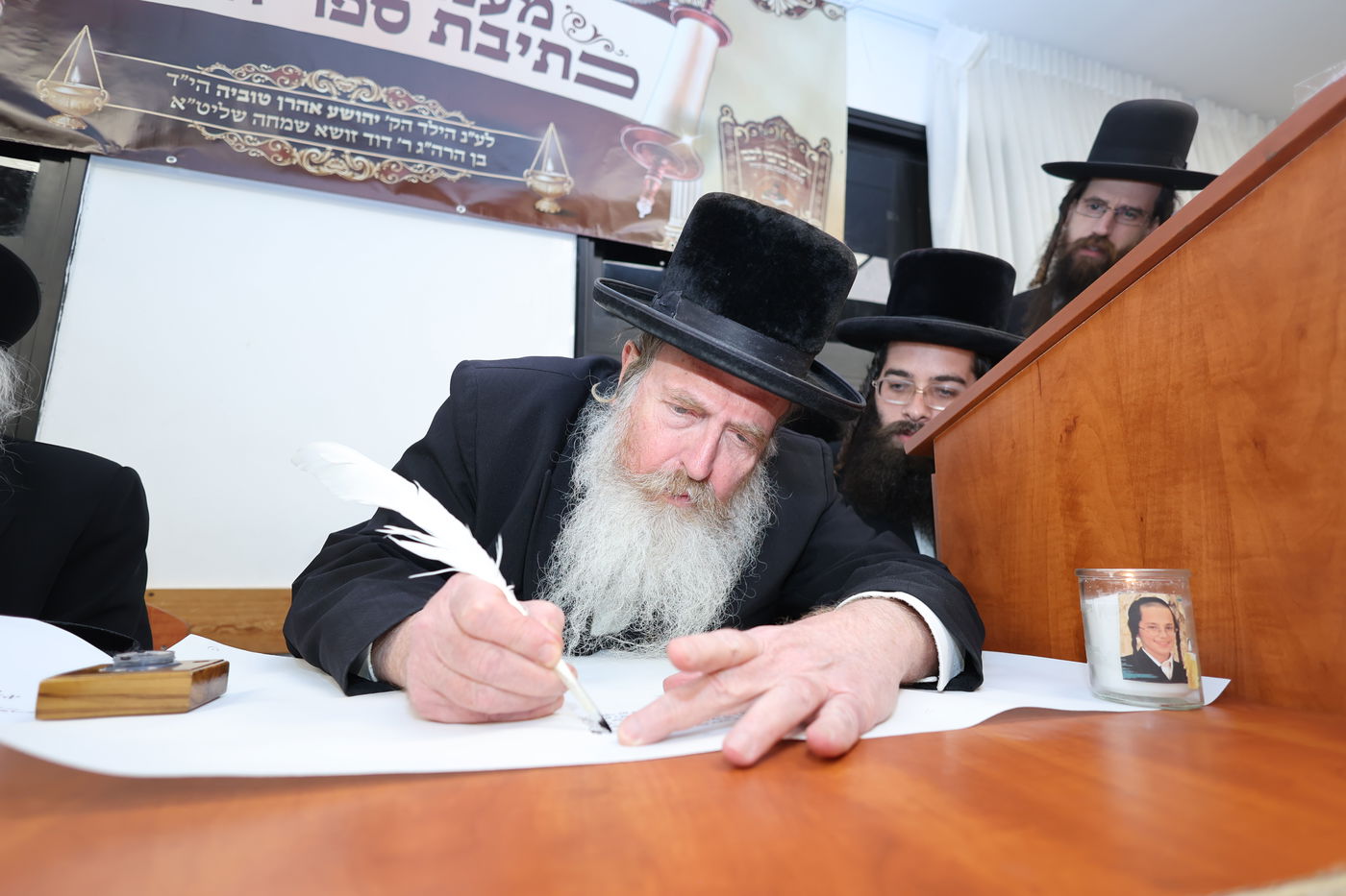 התחלת כתיבת ס"ת לע"נ הקדוש טוביה שמחה הי"ד