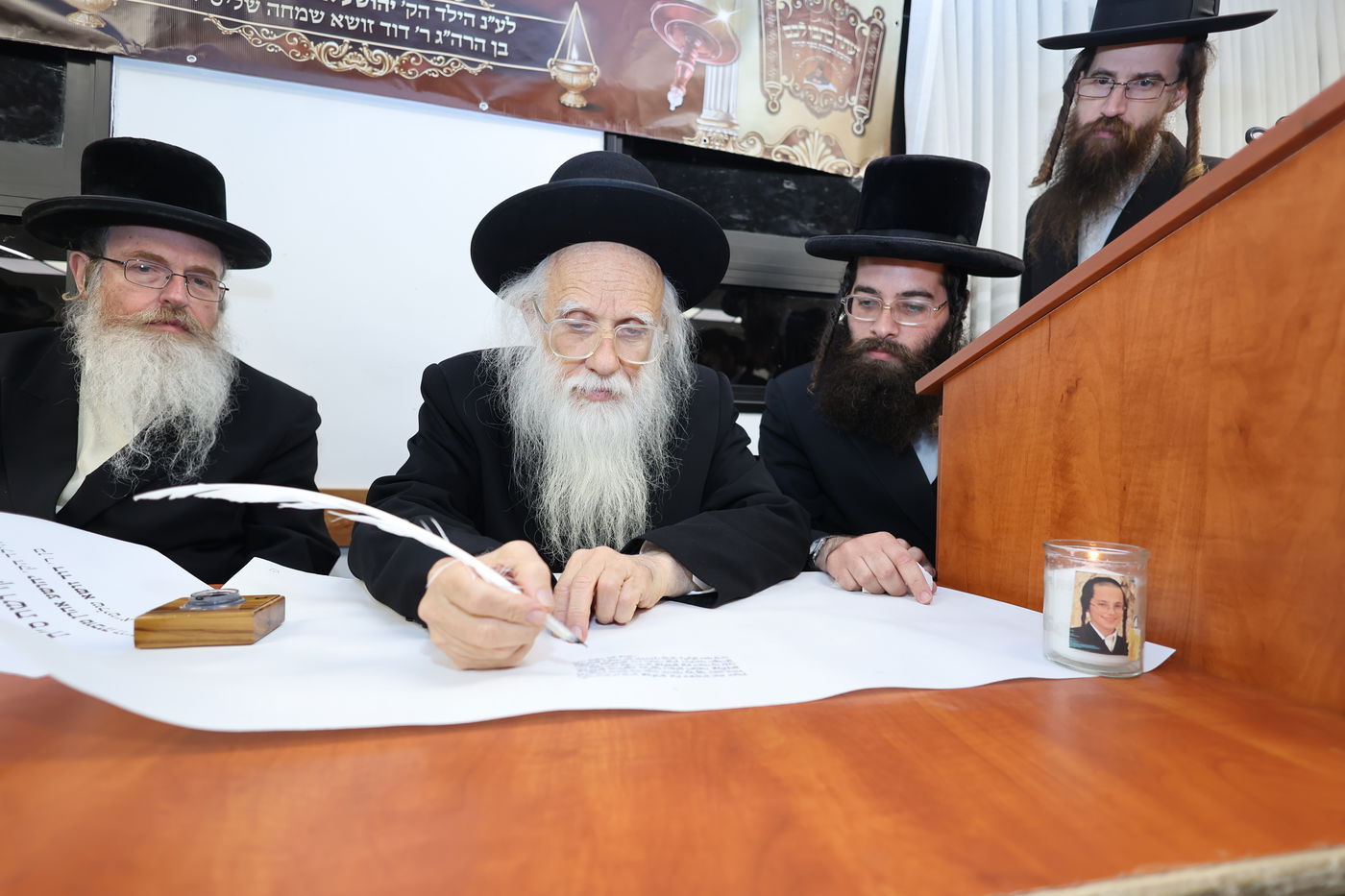 התחלת כתיבת ס"ת לע"נ הקדוש טוביה שמחה הי"ד