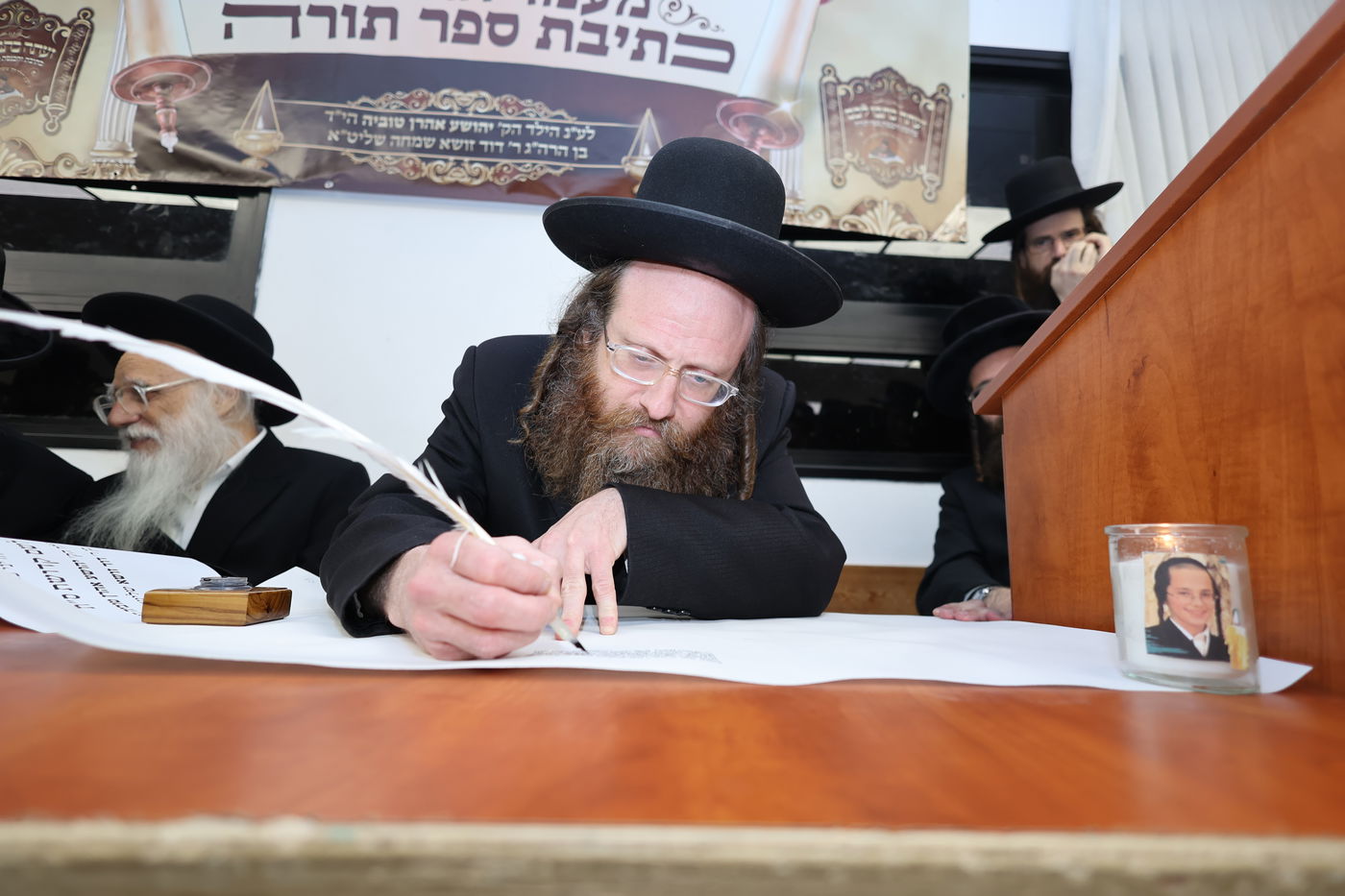 התחלת כתיבת ס"ת לע"נ הקדוש טוביה שמחה הי"ד