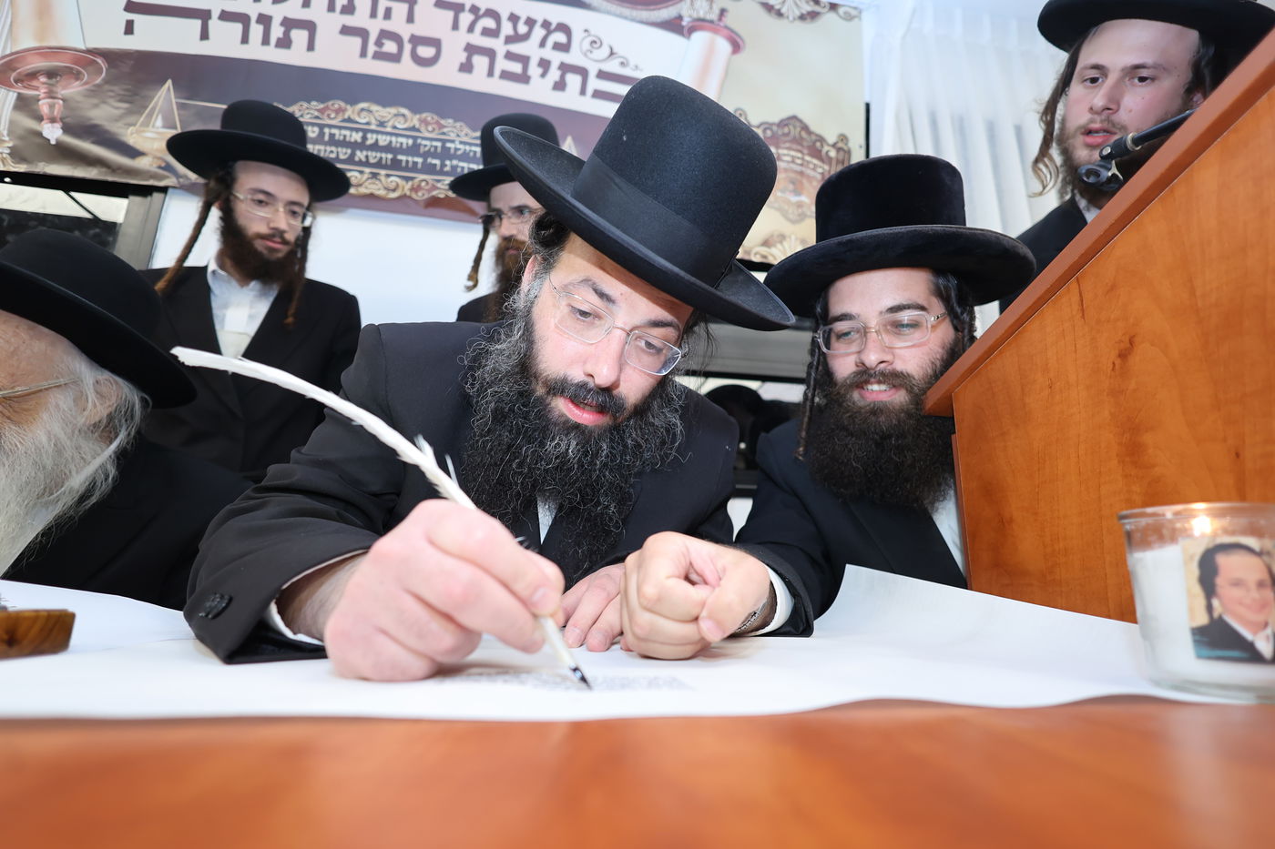 התחלת כתיבת ס"ת לע"נ הקדוש טוביה שמחה הי"ד