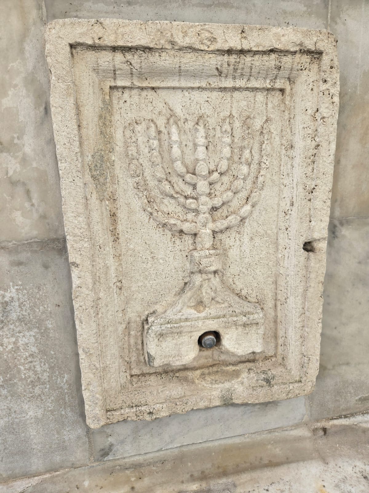 צורת המנורה במוזאונים ברחבי רומא