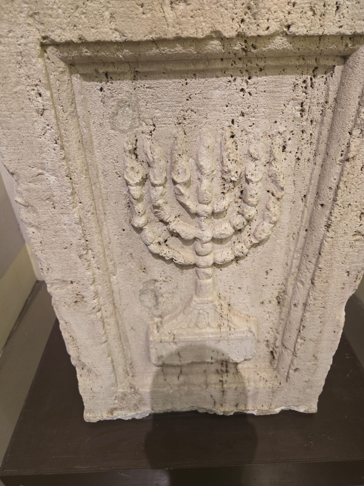 צורת המנורה במוזאונים ברחבי רומא