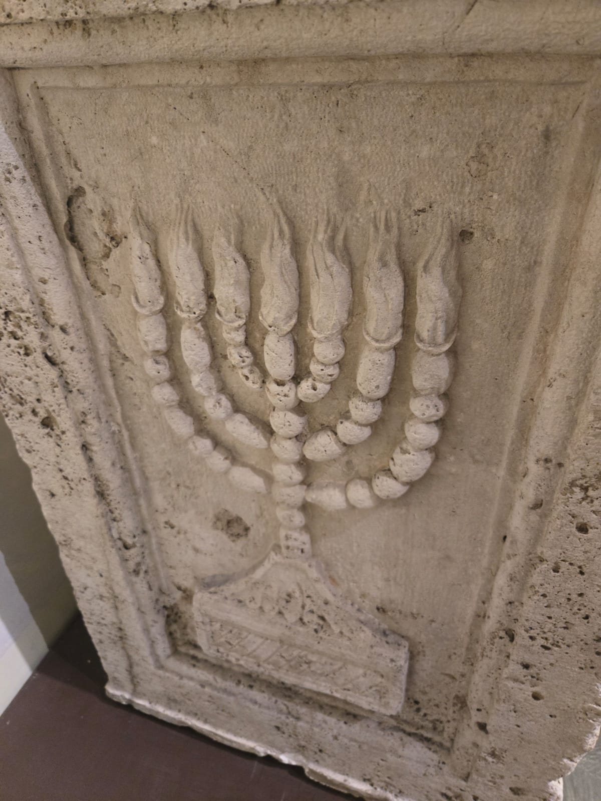 צורת המנורה במוזאונים ברחבי רומא