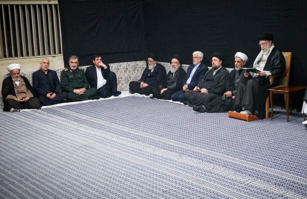 בכירים איראנים עם המנהיג העליון חמינאי