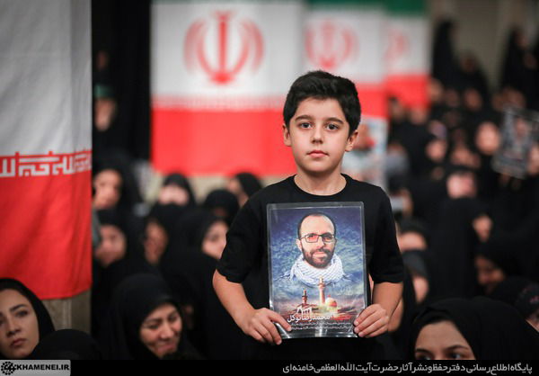 חמינאי במופע ניתוק: זה מה שאמר למשפחות באירוע 40 יום למלחמה