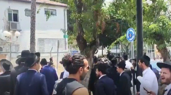 ההפגנות היום מחוץ למשטרת פתח תקווה. איפה כל ההנהגה?
