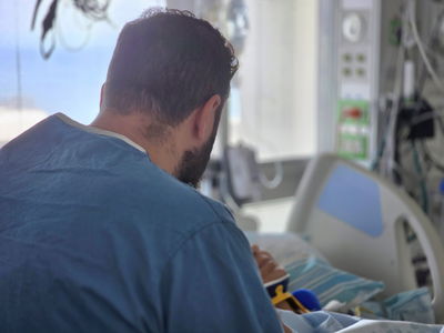  הרופא הדרוזי הישראלי במפגש עם קרובת המשפחה הדרוזית סורית שמעולם לא פגש