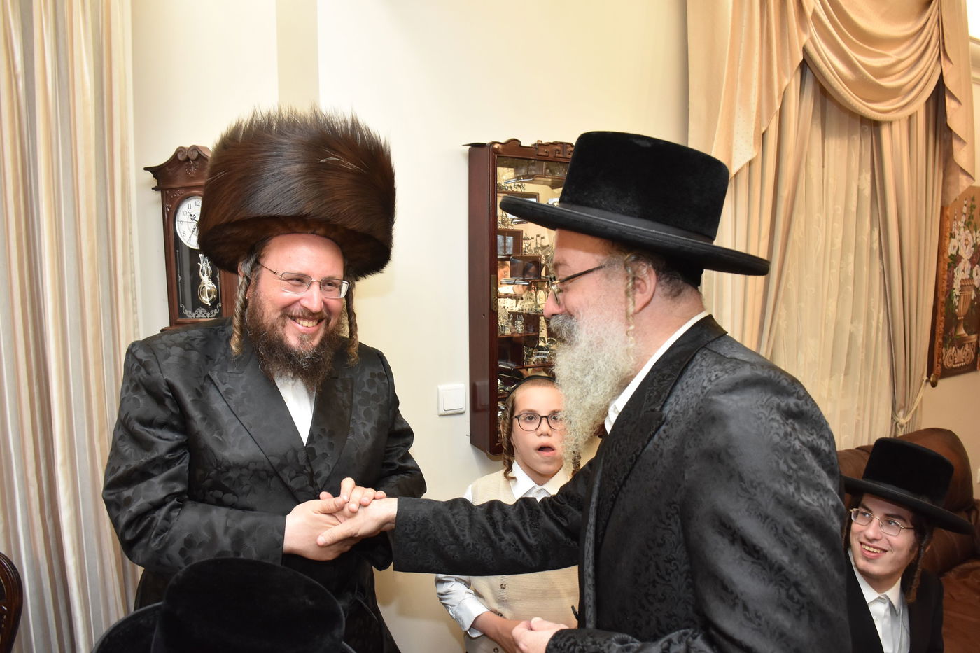 שמחת אירוסי בת רבי יעקב מאיר שפירא, עם נכד הגר"מ דייטש