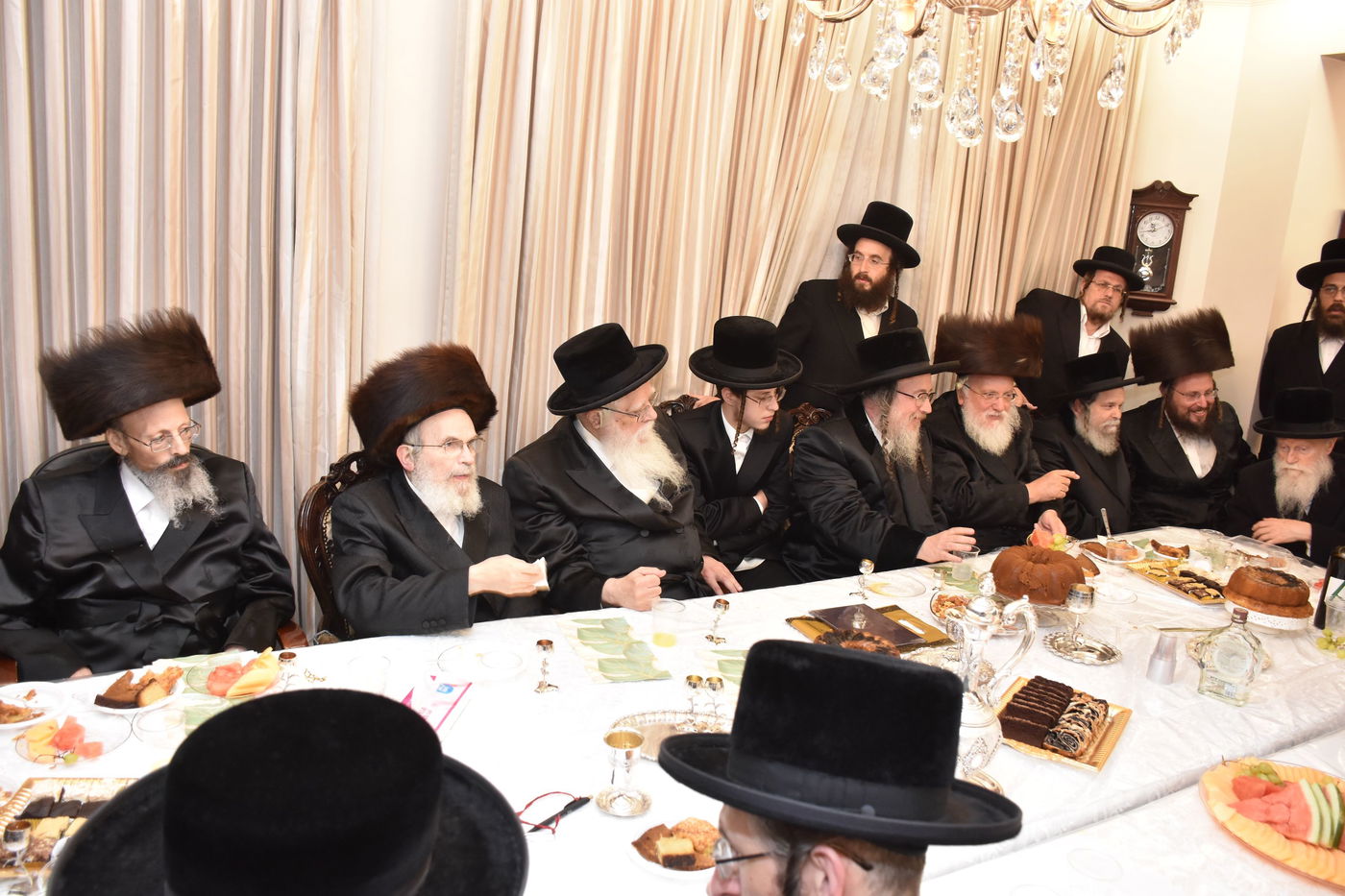 שמחת אירוסי בת רבי יעקב מאיר שפירא, עם נכד הגר"מ דייטש