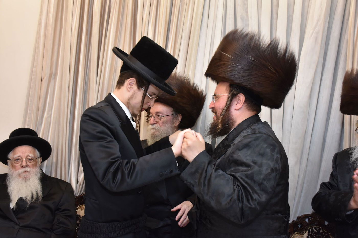 שמחת אירוסי בת רבי יעקב מאיר שפירא, עם נכד הגר"מ דייטש