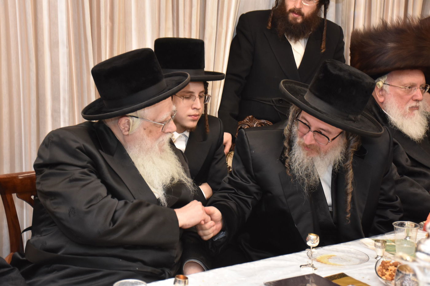 שמחת אירוסי בת רבי יעקב מאיר שפירא, עם נכד הגר"מ דייטש