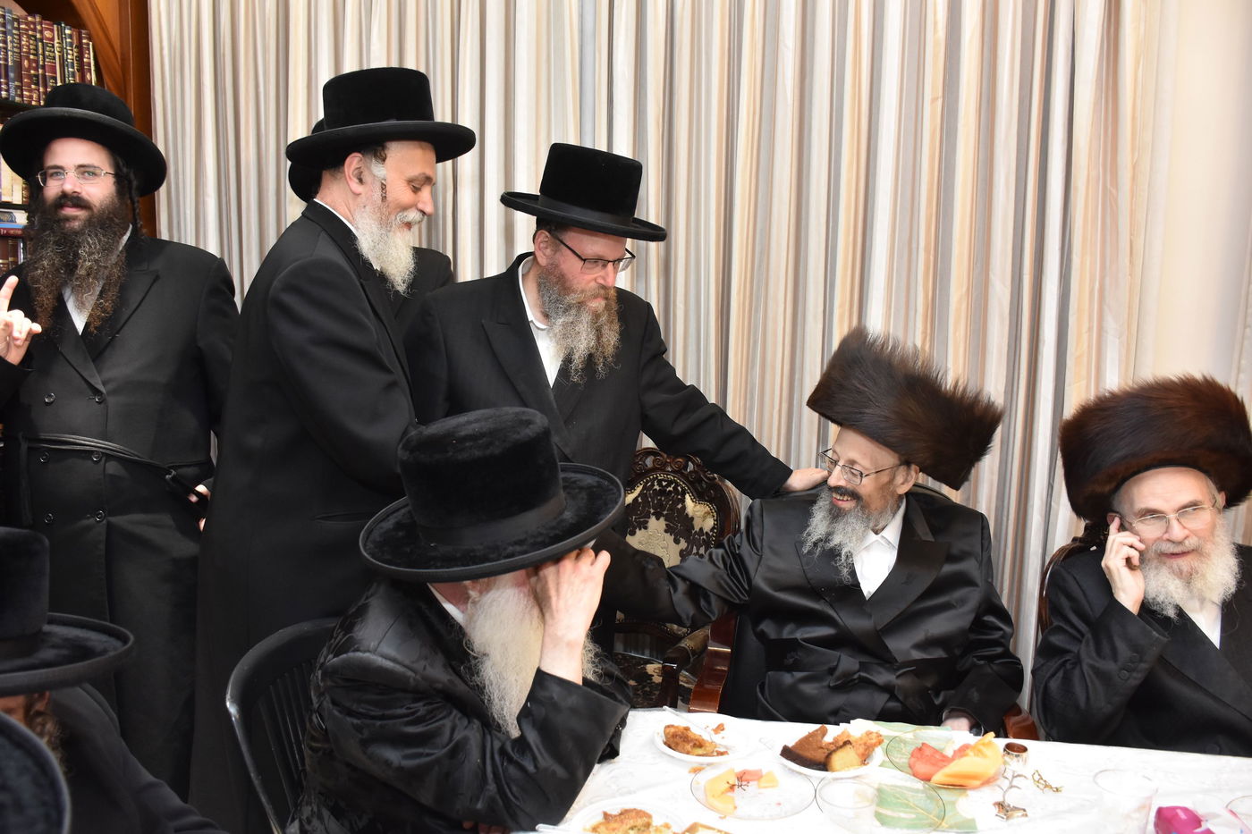 שמחת אירוסי בת רבי יעקב מאיר שפירא, עם נכד הגר"מ דייטש