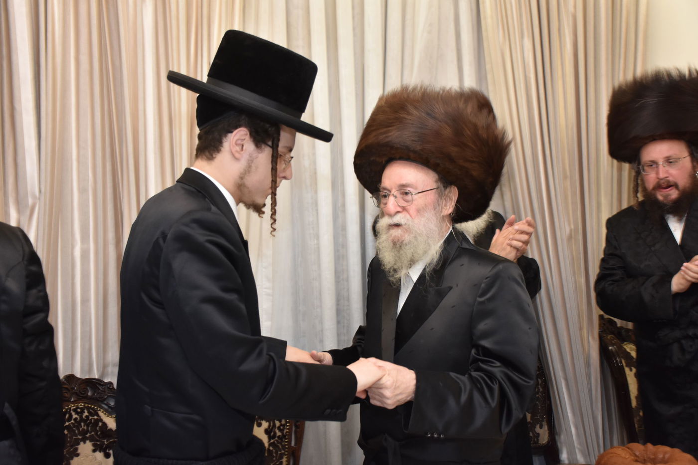 שמחת אירוסי בת רבי יעקב מאיר שפירא, עם נכד הגר"מ דייטש