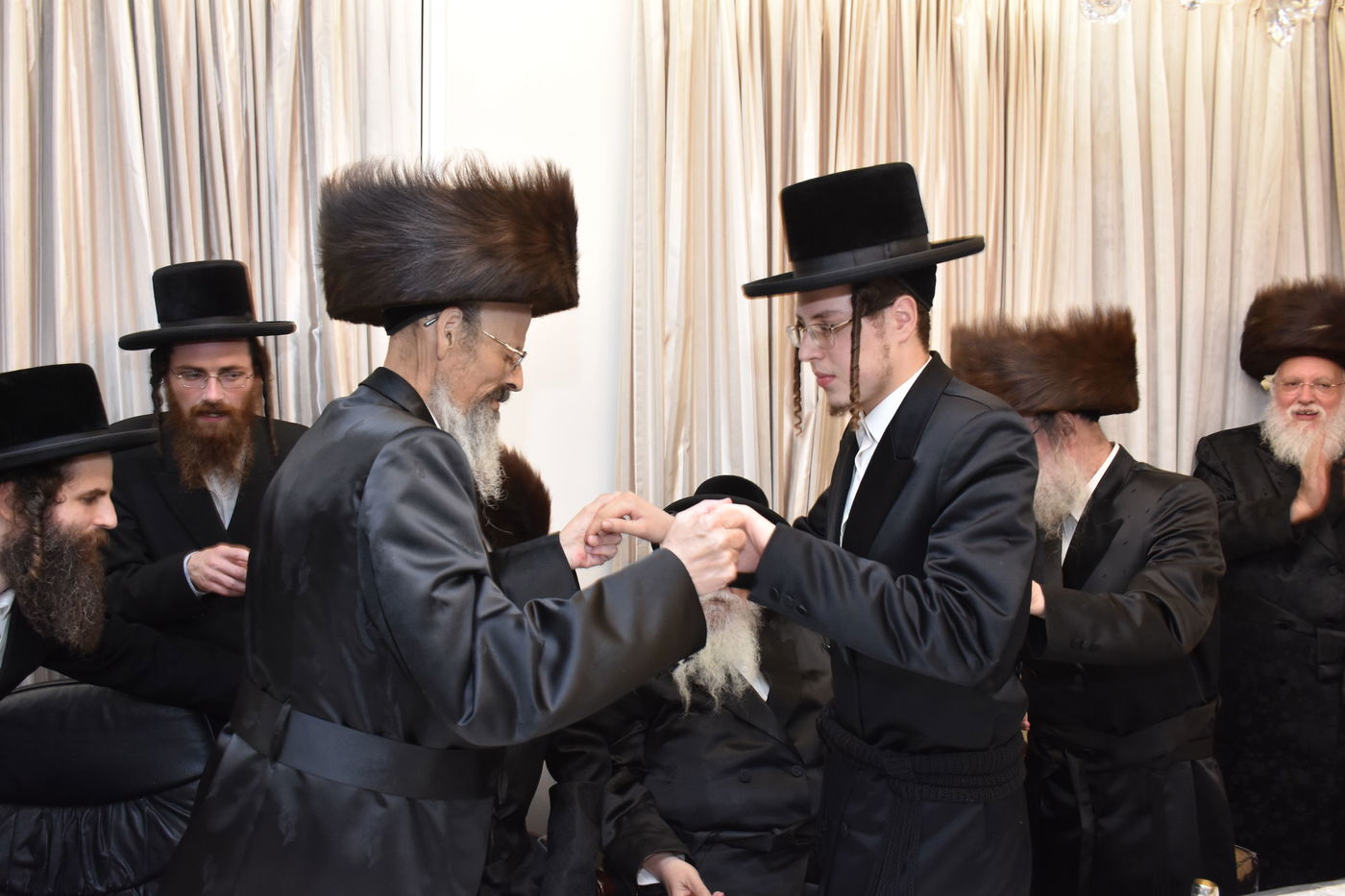 שמחת אירוסי בת רבי יעקב מאיר שפירא, עם נכד הגר"מ דייטש