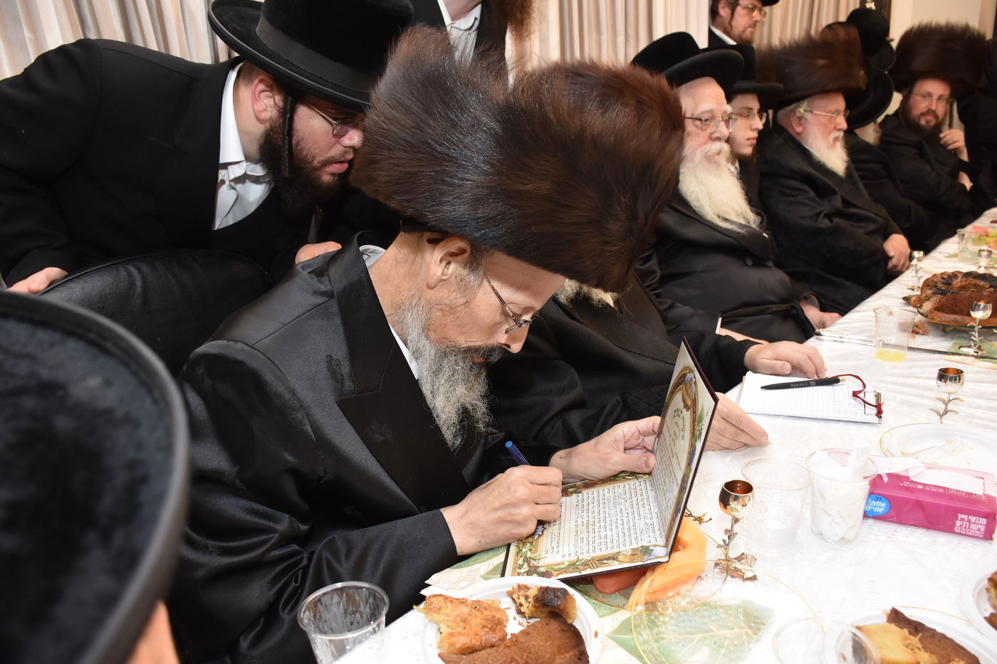 שמחת אירוסי בת רבי יעקב מאיר שפירא, עם נכד הגר"מ דייטש