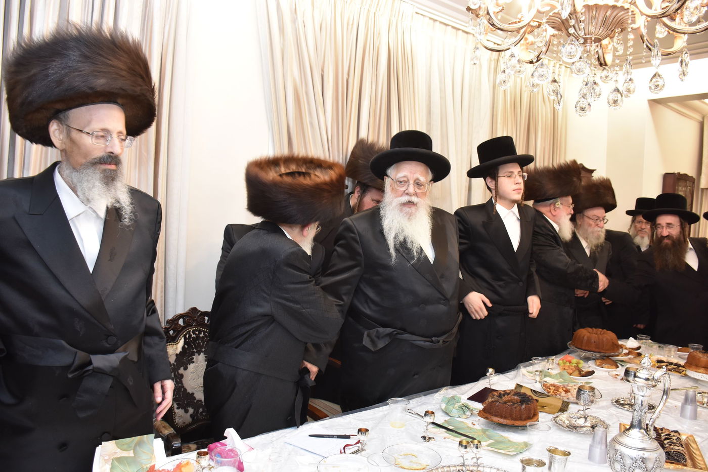 שמחת אירוסי בת רבי יעקב מאיר שפירא, עם נכד הגר"מ דייטש