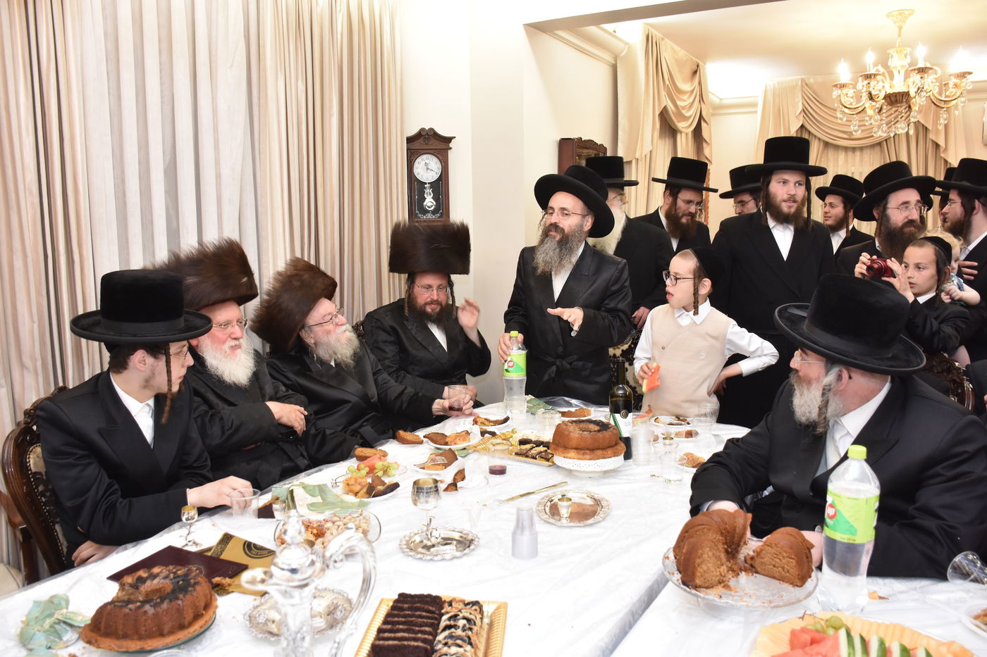 שמחת אירוסי בת רבי יעקב מאיר שפירא, עם נכד הגר"מ דייטש