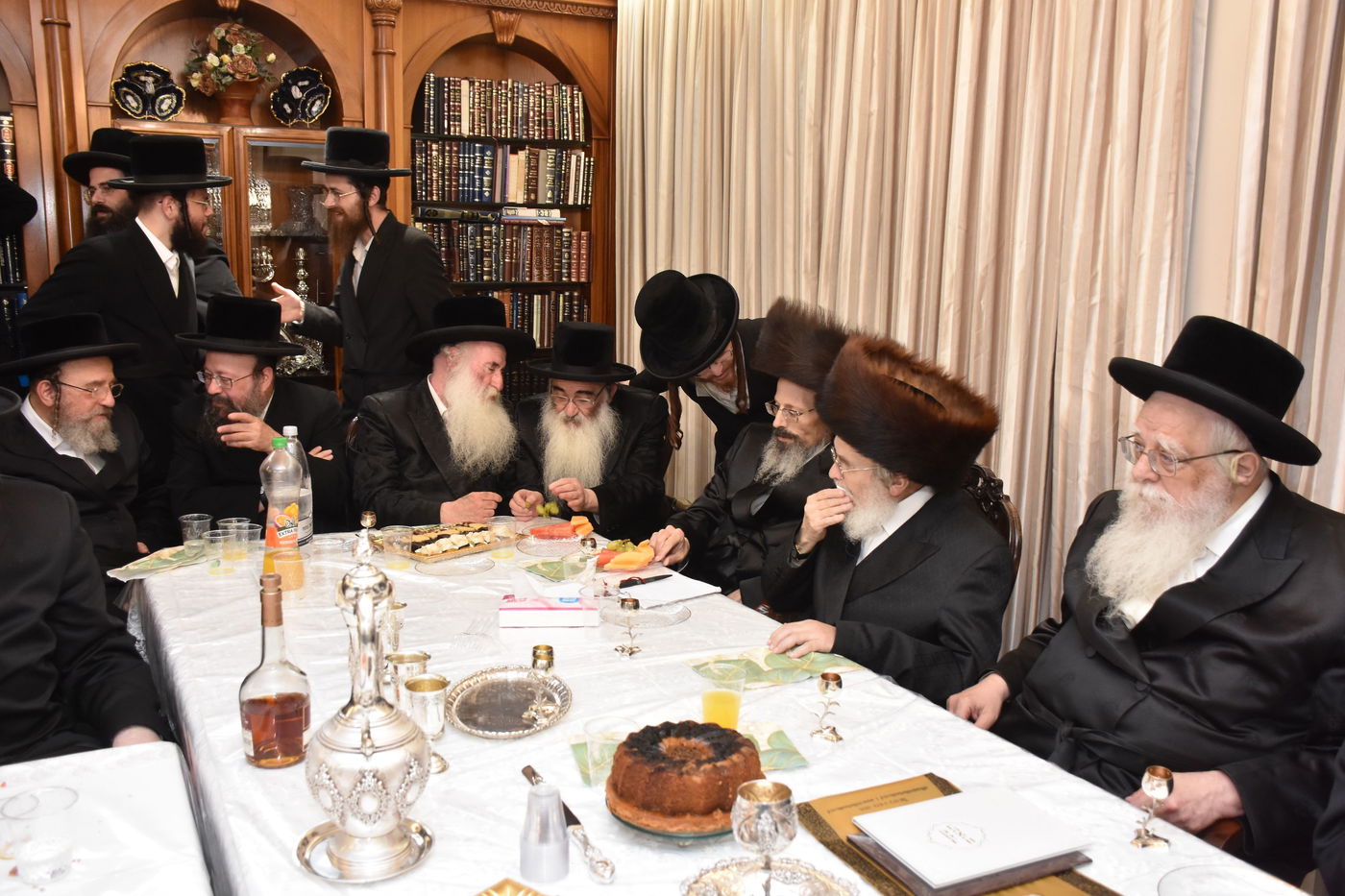 שמחת אירוסי בת רבי יעקב מאיר שפירא, עם נכד הגר"מ דייטש