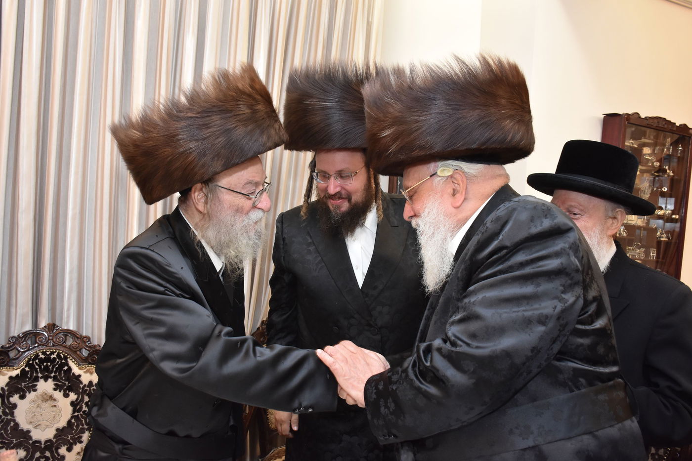 שמחת אירוסי בת רבי יעקב מאיר שפירא, עם נכד הגר"מ דייטש