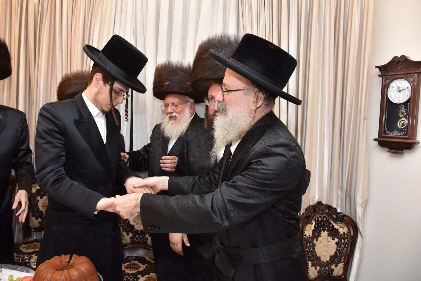 שמחת אירוסי בת רבי יעקב מאיר שפירא, עם נכד הגר"מ דייטש