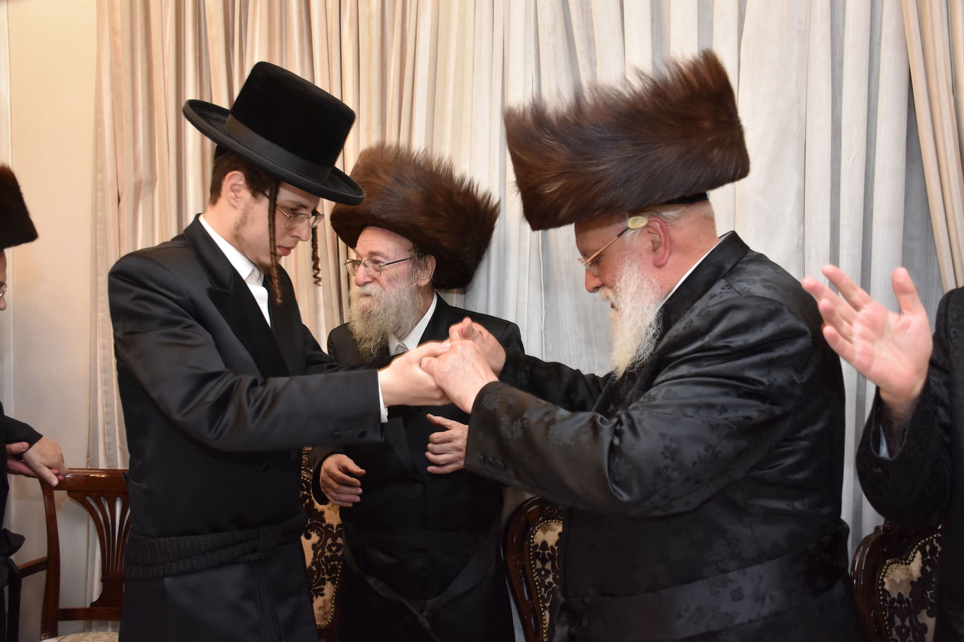 שמחת אירוסי בת רבי יעקב מאיר שפירא, עם נכד הגר"מ דייטש