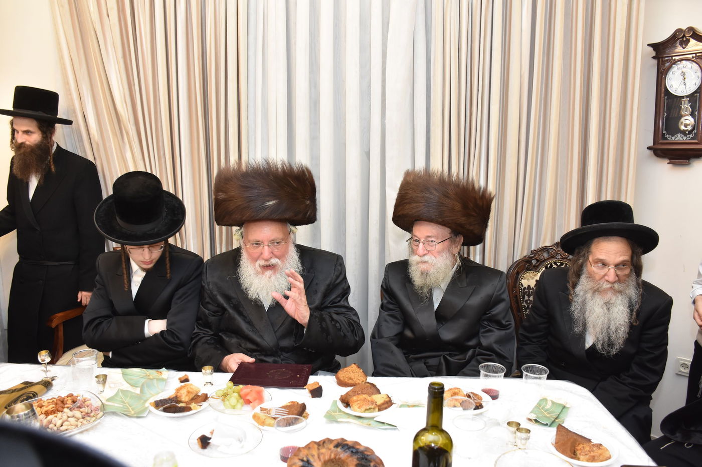 שמחת אירוסי בת רבי יעקב מאיר שפירא, עם נכד הגר"מ דייטש