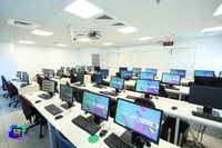 המהפכה החלה כאשר המכללה למינהל יצרה מסלולי לימודים לגברים ולנשים, בהתאמה, תוך כדי המשך בחיים – על כל המשתמע מכך