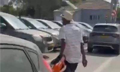 השר יצחק וסרלאוף רדף אחרי חשוד בגניבה בתל אביב - עד שתפס אותו | צפו