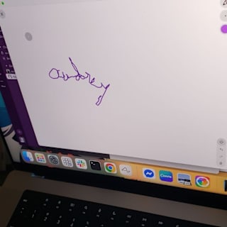 החתימה על מסך המחשב