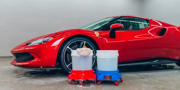 פרארי במכון לשטיפת רכבים של סהוטה - דבר שבשגרה