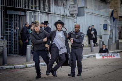 מעצר במהלך הפגנה מחוץ ללשכת הגיוס בירושלים | אילוסטרציה. למצולמים אין קשר לנאמר בכתבה