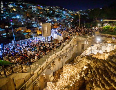 תשעה באב בעיר דוד, ירושלים מול האבנים השבורות