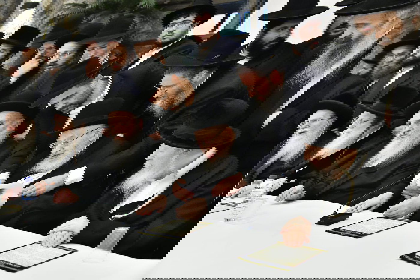 הכינוס הדרמטי של גדולי ישראל וההחלטות שהתקבלו: "אל תפלו בפח 'המסלולים החרדים' בצבא"