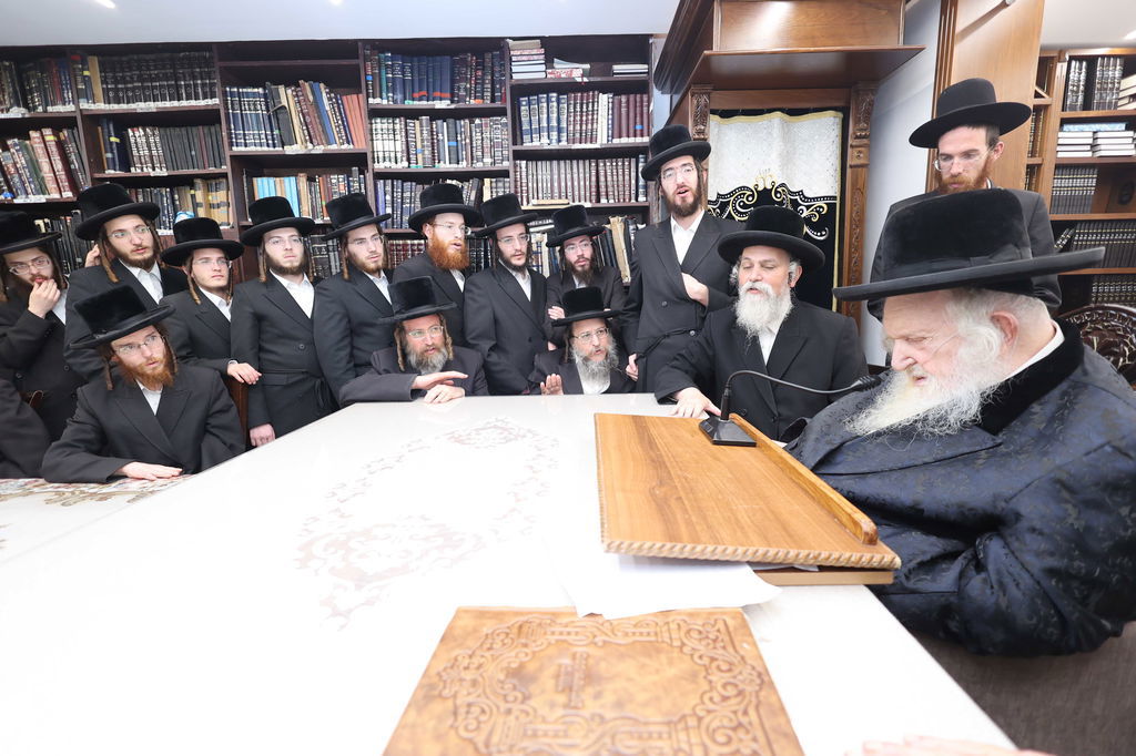 המעמד במעונו של הגאון רבי משה שטרנבוך