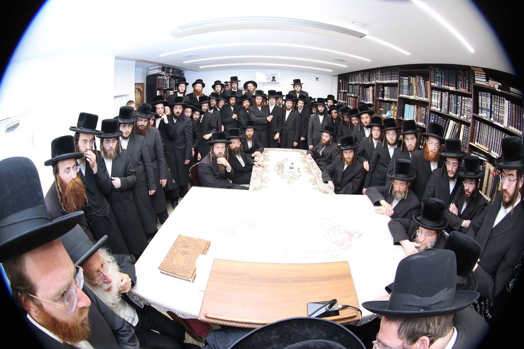 המעמד במעונו של הגאון רבי משה שטרנבוך