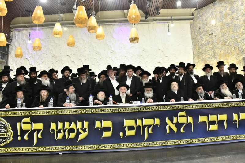 הגר"י זילברשטיין נושא דברים בכינוס החירום